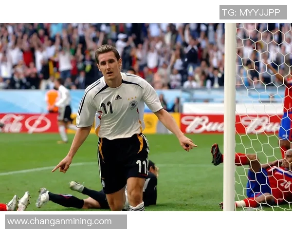 抖音平台上有哪些知名足球球星分享个人生活和训练日常