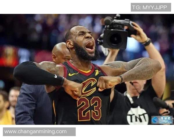 詹姆斯畅谈足球巨星故事展现跨界体育精神与榜样力量